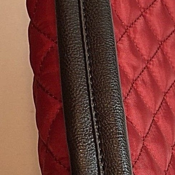 🎉 Steve Madden Red Quilted Flapover Hand Bag 🎉 - Picture 5 of 8
